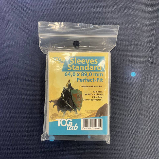 Perfect Fit Standard TCGLab – 100 Buste (64×89 mm) - L’emporio dell’avventuriero