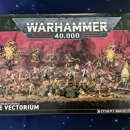Preordine Warhammer 40.000 – Death Guard: Orrido Vectorium - L’emporio dell’avventuriero